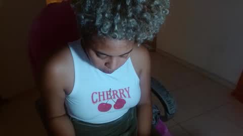 Snapshot of victoria_miler chatting on 20, 12, 2024 VICKY online show from 20, 12, 2024