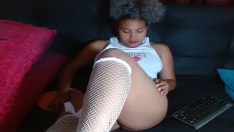 Snapshot of victoria_miler chatting on 2, 2, 2025 VICKY online show from 2, 2, 2025