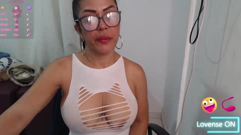 Snapshot of victoria_milf06 chatting on 12, 12, 2024 victoria online show from 12, 12, 2024