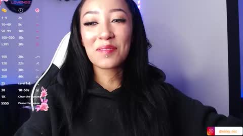 Victoria  online show from 8, 11, 2025