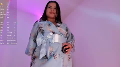 Snapshot of victoria_vallejo chatting on 2, 11, 2025 victoria online show from 2, 11, 2025