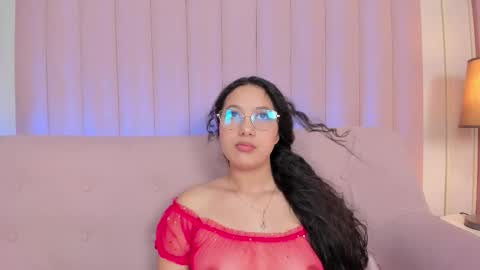 Snapshot of victoriaashford chatting on 5, 12, 2025 Vicky online show from 5, 12, 2025