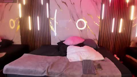 Victoria  online show from 5, 11, 2025