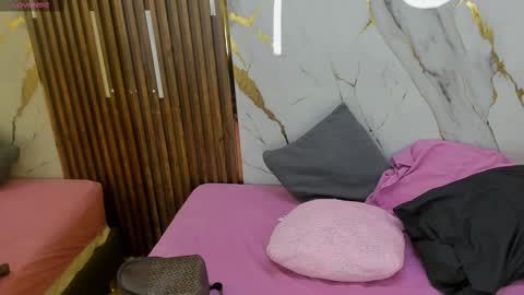 Victoria  online show from 20, 11, 2025