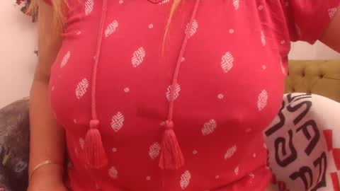 Snapshot of victoriagreyy chatting on 3, 2, 2025 victoriagreyy online show from 3, 2, 2025