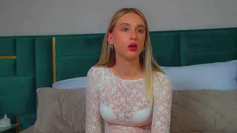 Snapshot of victoriahopson chatting on 18, 9, 2025 Victoria online show from 18, 9, 2025