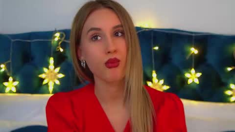 Snapshot of victoriahopson chatting on 4, 12, 2025 Victoria online show from 4, 12, 2025