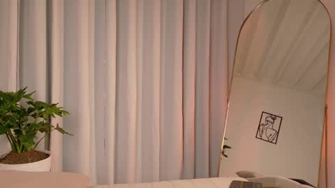 Snapshot of victorianova chatting on 2, 12, 2025 VictoriaNova online show from 2, 12, 2025