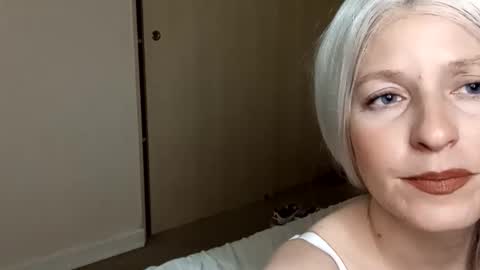 victoriaqueen1990 online show from 11, 12, 2024