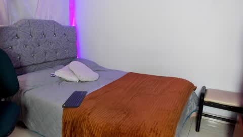 Snapshot of victoriathomponss chatting on 6, 1, 2025 Victoria online show from 6, 1, 2025