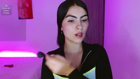 victoriia_henao_ online show from 24, 11, 2025