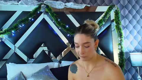 Snapshot of victtoria_lee chatting on 13, 12, 2024 victtoria lee online show from 13, 12, 2024