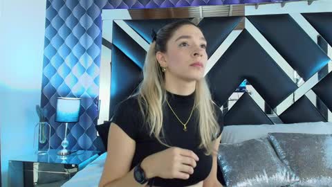 Snapshot of victtoria_lee chatting on 12, 1, 2025 victtoria lee online show from 12, 1, 2025