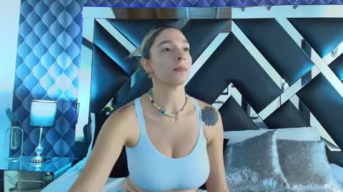 Snapshot of victtoria_lee chatting on 14, 1, 2025 victtoria lee online show from 14, 1, 2025
