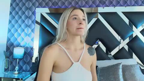Snapshot of victtoria_lee chatting on 22, 1, 2025 victtoria lee online show from 22, 1, 2025