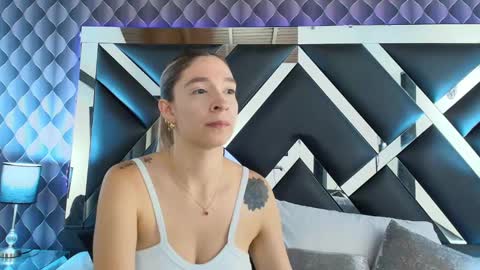 Snapshot of victtoria_lee chatting on 4, 2, 2025 victtoria lee online show from 4, 2, 2025