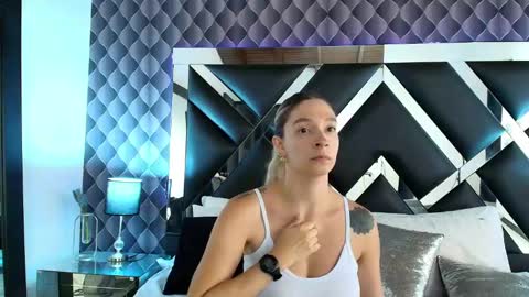 Snapshot of victtoria_lee chatting on 17, 2, 2025 victtoria lee online show from 17, 2, 2025