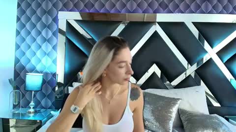 Snapshot of victtoria_lee chatting on 19, 2, 2025 victtoria lee online show from 19, 2, 2025