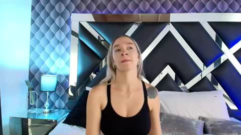 Snapshot of victtoria_lee chatting on 24, 2, 2025 victtoria lee online show from 24, 2, 2025