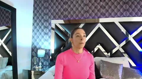 Snapshot of victtoria_lee chatting on 26, 2, 2025 victtoria lee online show from 26, 2, 2025