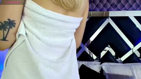 Snapshot of victtoria_lee chatting on 1, 3, 2025 victtoria lee online show from 1, 3, 2025