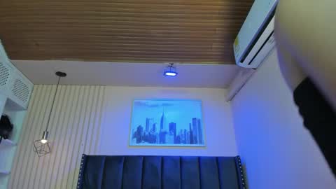 Viiolett online show from 1, 3, 2026