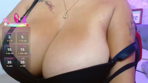 Snapshot of viiolleta chatting on 28, 10, 2025 viioleta online show from 28, 10, 2025