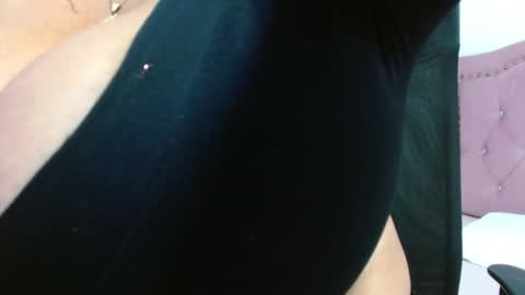 Snapshot of viiolleta chatting on 19, 11, 2025 viioleta online show from 19, 11, 2025