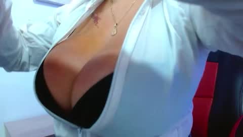 Snapshot of viiolleta chatting on 3, 12, 2025 viioleta online show from 3, 12, 2025