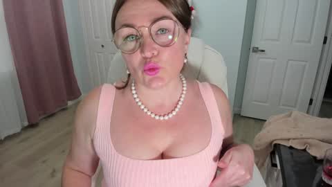 Snapshot of vika7333 chatting on 9, 12, 2024 Ukrainian-woman online show from 9, 12, 2024