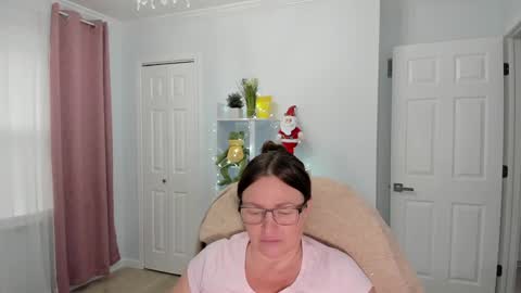 Snapshot of vika7333 chatting on 10, 12, 2024 Ukrainian-woman online show from 10, 12, 2024