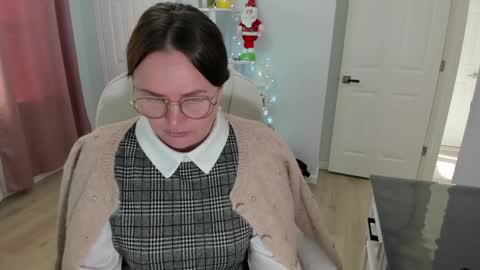 Snapshot of vika7333 chatting on 13, 12, 2024 Ukrainian-woman online show from 13, 12, 2024