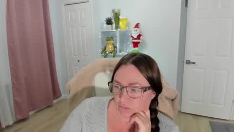 Snapshot of vika7333 chatting on 13, 12, 2024 Ukrainian-woman online show from 13, 12, 2024