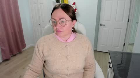 Snapshot of vika7333 chatting on 17, 12, 2024 Ukrainian-woman online show from 17, 12, 2024