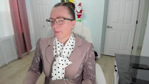 Snapshot of vika7333 chatting on 18, 12, 2024 Ukrainian-woman online show from 18, 12, 2024