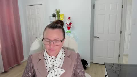 Snapshot of vika7333 chatting on 18, 12, 2024 Ukrainian-woman online show from 18, 12, 2024