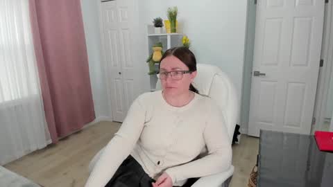 Snapshot of vika7333 chatting on 7, 2, 2025 Ukrainian-woman online show from 7, 2, 2025