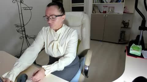 Snapshot of vika7333 chatting on 17, 11, 2025 Ukrainian-woman online show from 17, 11, 2025