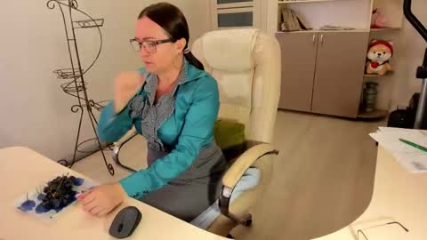 Snapshot of vika7333 chatting on 19, 11, 2025 Ukrainian-woman online show from 19, 11, 2025