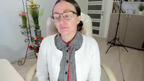 Snapshot of vika7333 chatting on 4, 12, 2025 Ukrainian-woman online show from 4, 12, 2025