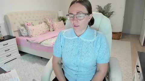 Snapshot of vika7333 chatting on 24, 6, 2026 Ukrainian-woman online show from 24, 6, 2026