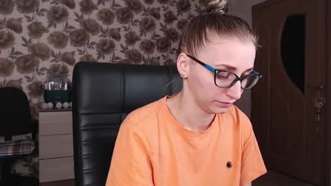 Snapshot of vikaericka chatting on 13, 12, 2024 Vika online show from 13, 12, 2024