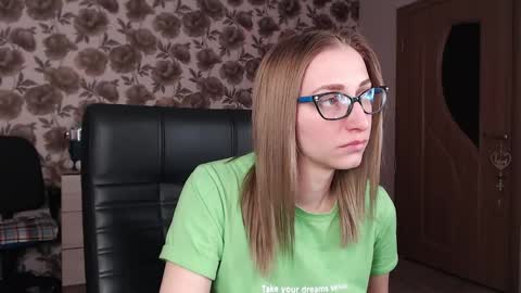 Snapshot of vikaericka chatting on 17, 12, 2024 Vika online show from 17, 12, 2024