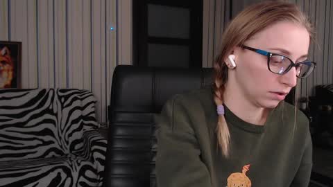 Snapshot of vikaericka chatting on 12, 3, 2025 Vika online show from 12, 3, 2025