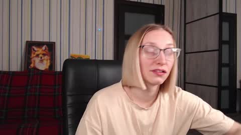 Snapshot of vikaericka chatting on 5, 12, 2025 Vika online show from 5, 12, 2025