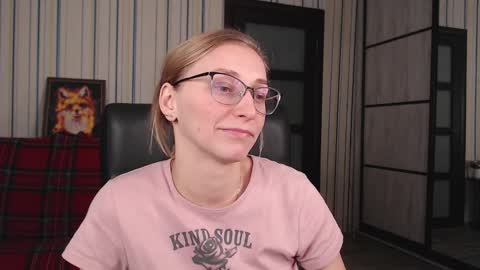 Snapshot of vikaericka chatting on 19, 12, 2025 Vika online show from 19, 12, 2025