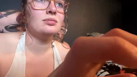 Snapshot of vikingandvixen44 chatting on 21, 10, 2025 vikingandvixen44 online show from 21, 10, 2025
