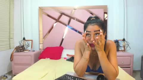 Snapshot of vikitomson chatting on 6, 2, 2025 vikiTomson online show from 6, 2, 2025