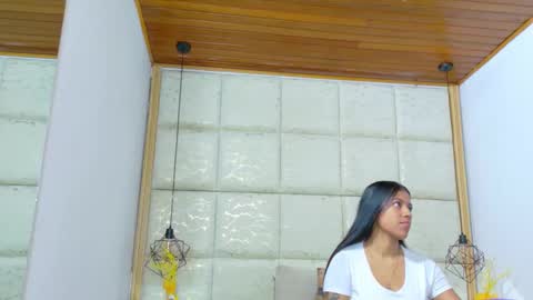 Snapshot of vikitomson chatting on 15, 9, 2025 vikiTomson online show from 15, 9, 2025