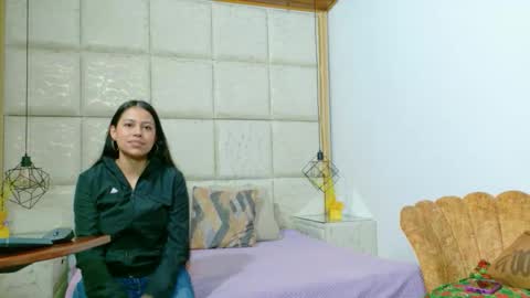 Snapshot of vikitomson chatting on 17, 11, 2025 vikiTomson online show from 17, 11, 2025